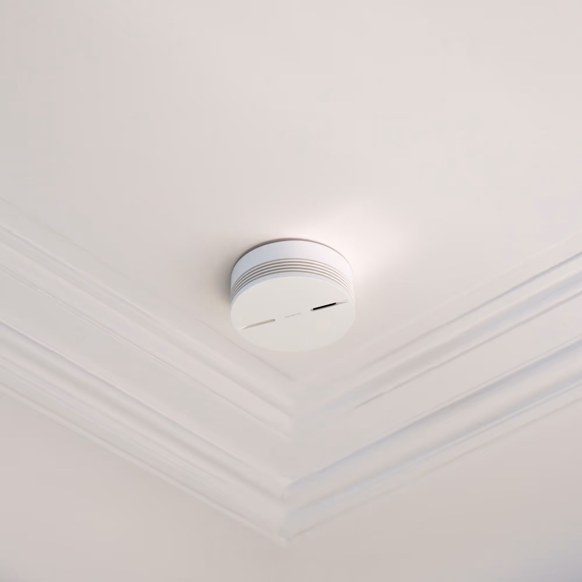 Stay calm thanks to the self-diagnostics of the Intelligent Smoke Detector.